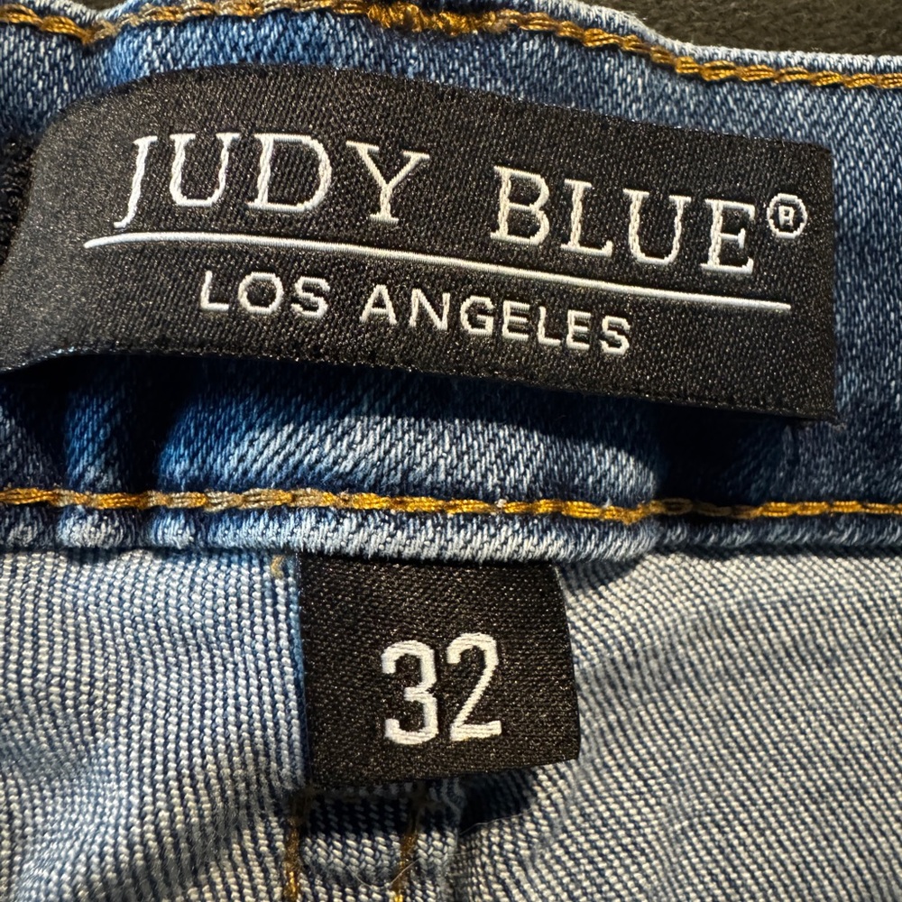 Judy Blue Distressed Cuffed Denim Shorts - Picture 2 of 5
